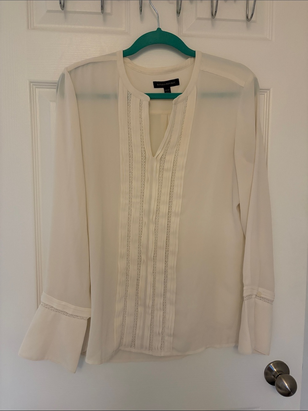 Banana Republic Cream Pintuck & Lace V-Slit Blouse